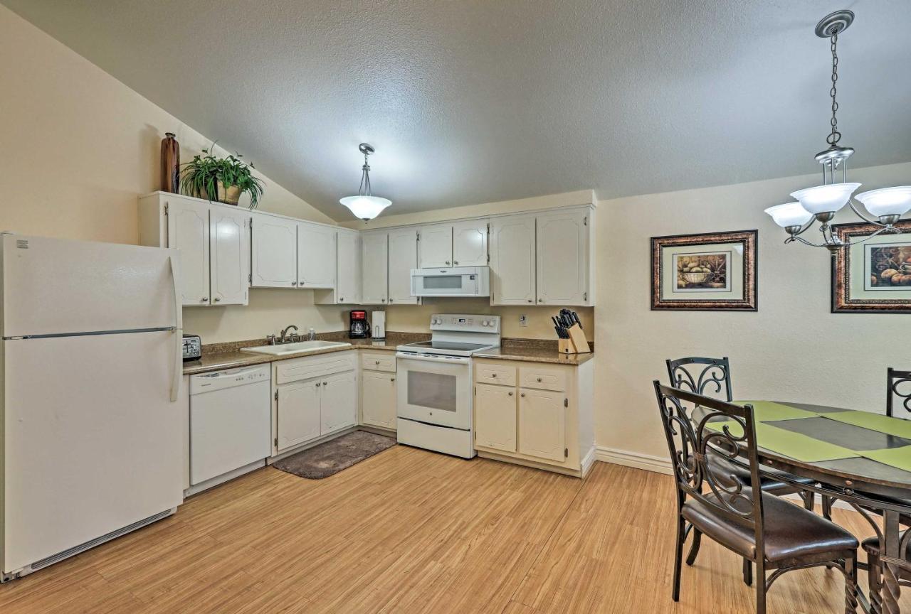Flagstaff Townhome With Deck Easy Access Downtown! ภายนอก รูปภาพ